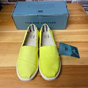 Toms Slip-On Flats in Neon Yellow